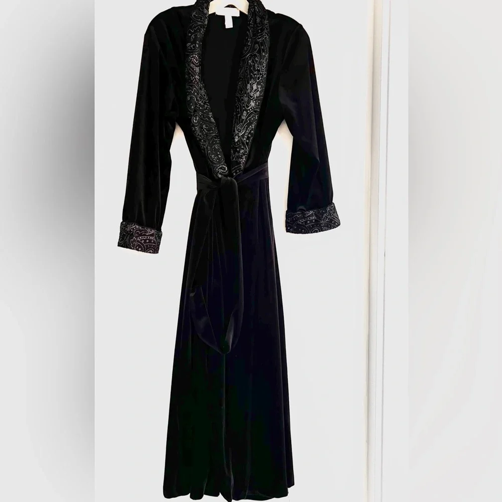 Oscar de la Renta Pink Label Vintage Black Velvet Robe